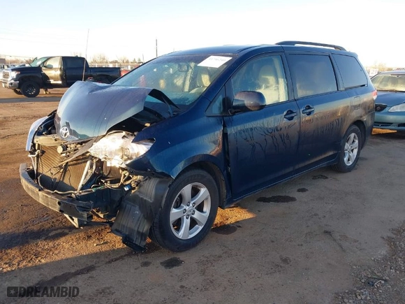 2011 Toyota Sienna LE AAS with VIN 5TDKK3DC3BS151732, listed as a IAAI auction lot 41746240 with 273,434 mi miles. Bid and sale history available at carsss.com. Image 2.