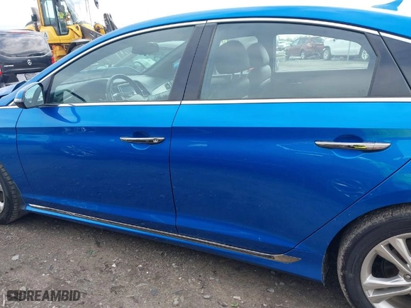 2019 Hyundai Sonata Sport with VIN 5NPE34AF2KH735382, listed as a IAAI auction lot 41815754 with 136,432 mi miles. Bid and sale history available at carsss.com. Image 15.
