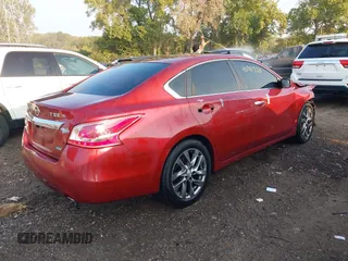 2014 Nissan Altima S with VIN 1N4AL3AP3EN351364, listed as a IAAI auction lot 40311520 with 236,550 mi miles and . Bid and sale history available at carsss.com. Image 4.
