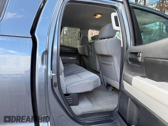 2010 Toyota Tundra z VIN 5TFCY5F13AX010145, wystawiony jako Copart lot #43479265 z przebiegiem 226 117 mil mil oraz Czysty tytuł • Clean title. Historia ofert i sprzedaży dostępna na DreamBid. Obrazek 6.