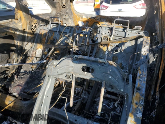 2018 Kia Sorento SX Limited z VIN 5XYPKDA56JG350559, wystawiony jako Copart lot #87264904 z przebiegiem Nie podano mil oraz Nie do naprawy • Non repairable. Historia ofert i sprzedaży dostępna na DreamBid. Obrazek 10.