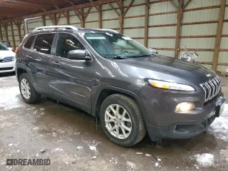 2016 Jeep Cherokee Latitude with VIN 1C4PJMCS3GW223656, listed as a Copart auction lot 47912335 with 0 mi miles and Clean Title. Bid and sale history available at carsss.com. Image 4.