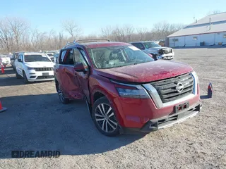 2024 Nissan Pathfinder Platinum z VIN 5N1DR3DJ1RC205331, wystawiony jako IAAI lot #41460658 z przebiegiem 22 980 mil mil oraz . Historia ofert i sprzedaży dostępna na DreamBid. Obrazek 1.