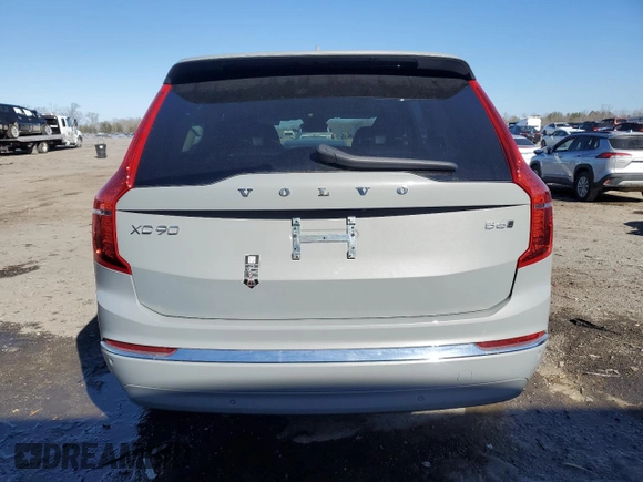 2025 Volvo XC90 Plus with VIN YV4062PE6S1342087, listed as a Copart auction lot 43110805 with 3,766 mi miles and Clean Title. Bid and sale history available at DreamBid. Image 6.