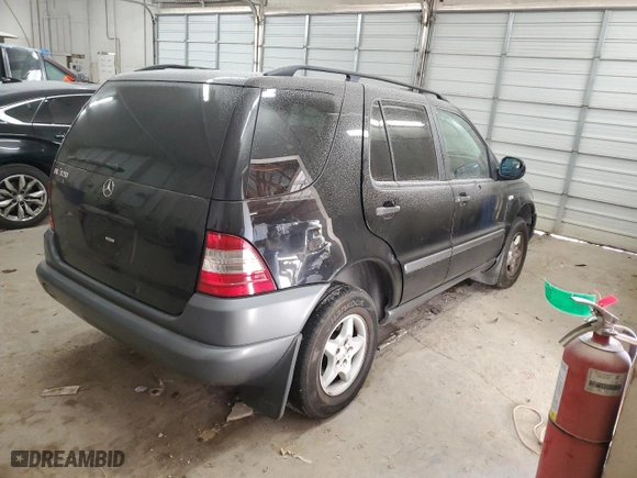 1999 Mercedes-Benz M-Class with VIN 4JGAB54E7XA136885, listed as a Copart auction lot 42031775 with 173,079 mi miles and Salvage Title. Bid and sale history available at carsss.com. Image 3.