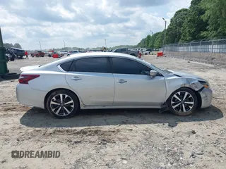 2017 Nissan Altima SR z VIN 1N4AL3AP8HC257299, wystawiony jako IAAI lot #42312909 z przebiegiem 50 154 mil mil oraz . Historia ofert i sprzedaży dostępna na DreamBid. Obrazek 13.