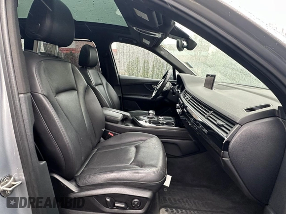 2017 Audi Q7 Premium Plus with VIN WA1LAAF70HD034782, listed as a Copart auction lot 56847135 with 136,433 mi miles and Clean title. Bid and sale history available at DreamBid. Image 8.