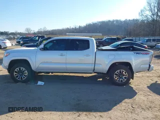 2021 Toyota Tacoma 4WD SR5 with VIN 3TYDZ5BN3MT001860, listed as a IAAI auction lot 41269423 with 23,378 mi miles. Bid and sale history available at carsss.com. Image 14.
