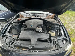 2012 BMW 3 Series 328i z VIN WBA3A5C5XCF347638, wystawiony jako Copart lot #59191275 z przebiegiem 90 830 mil mil oraz Czysty tytuł • Clean title. Historia ofert i sprzedaży dostępna na DreamBid. Obrazek 7.