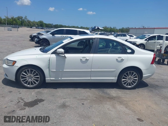 2010 Volvo S40 z VIN YV1382MS1A2502044, wystawiony jako IAAI lot #42189521 z przebiegiem 237 777 mil mil oraz . Historia ofert i sprzedaży dostępna na DreamBid. Obrazek 14.