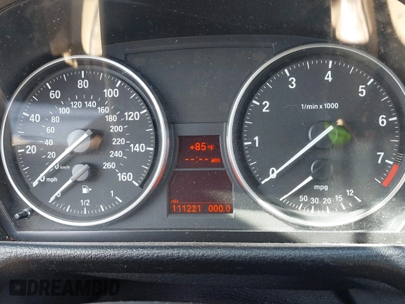 2015 BMW X1 xDrive28i z VIN WBAVL1C57FVY30820, wystawiony jako IAAI lot #40693352 z przebiegiem 111 221 mil mil oraz . Historia ofert i sprzedaży dostępna na DreamBid. Obrazek 7.