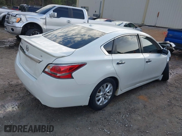 2015 Nissan Altima 2.5 S with VIN 1N4AL3AP8FC160830, listed as a IAAI auction lot 41561952 with 209,134 mi miles. Bid and sale history available at carsss.com. Image 4.