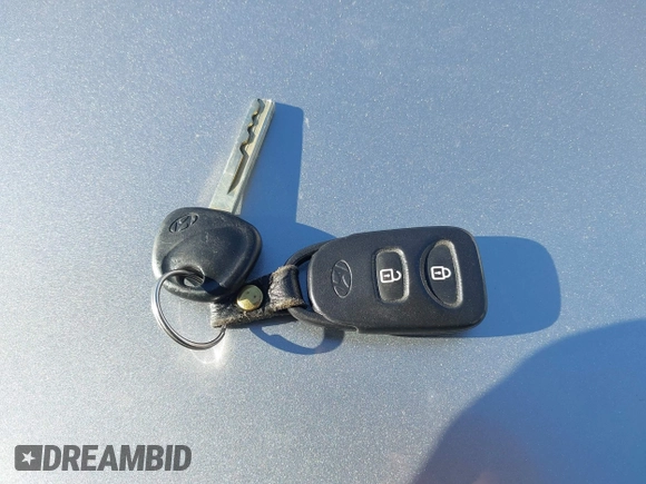 2013 Hyundai Accent GLS z VIN KMHCT4AE1DU542207, wystawiony jako IAAI lot #42174737 z przebiegiem 143 757 mil mil oraz . Historia ofert i sprzedaży dostępna na DreamBid. Obrazek 11.