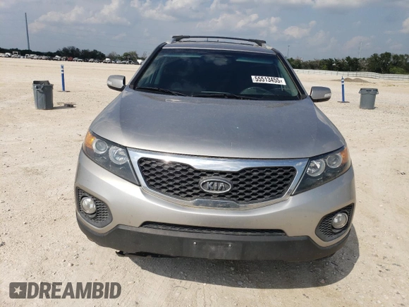 2012 Kia Sorento LX z VIN 5XYKT3A64CG274580, wystawiony jako Copart lot #55513455 z przebiegiem 167 369 mil mil oraz Szkoda całkowita • Salvage title. Historia ofert i sprzedaży dostępna na DreamBid. Obrazek 5.