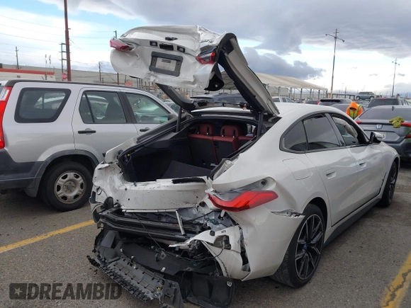 2023 BMW i4 eDrive40 z VIN WBY73AW05PFR28279, wystawiony jako IAAI lot #41262952 z przebiegiem 40 011 mil mil oraz . Historia ofert i sprzedaży dostępna na DreamBid. Obrazek 4.