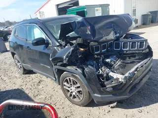 2018 Jeep Compass Latitude with VIN 3C4NJCBB3JT462706, listed as a IAAI auction lot 41680742 with 89,105 mi miles. Bid and sale history available at carsss.com. Image 1.
