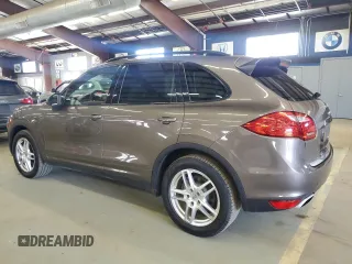 2013 Porsche Cayenne z VIN WP1AA2A29DLA11529, wystawiony jako Copart lot #49970825 z przebiegiem 72 111 mil mil oraz Tytuł czysty. Historia ofert i sprzedaży dostępna na DreamBid. Obrazek 2.