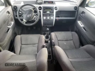 2004 Scion xB z VIN JTLKT334440149053, wystawiony jako Copart lot #80828974 z przebiegiem 216 161 mil mil oraz Nie do naprawy • Non repairable. Historia ofert i sprzedaży dostępna na DreamBid. Obrazek 8.