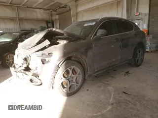 2018 Alfa Romeo Stelvio Ti z VIN ZASFAKBNXJ7B80163, wystawiony jako Copart lot #41805085 z przebiegiem Nie podano mil oraz Szkody całkowita. Historia ofert i sprzedaży dostępna na DreamBid. Obrazek 1.