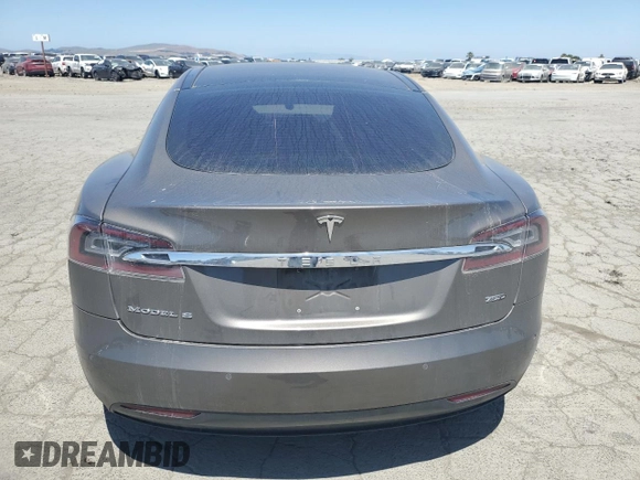 2016 Tesla Model S 90D z VIN 5YJSA1E20GF153799, wystawiony jako Copart lot #56104665 z przebiegiem 115 674 mil mil oraz Szkoda całkowita • Salvage title. Historia ofert i sprzedaży dostępna na DreamBid. Obrazek 6.