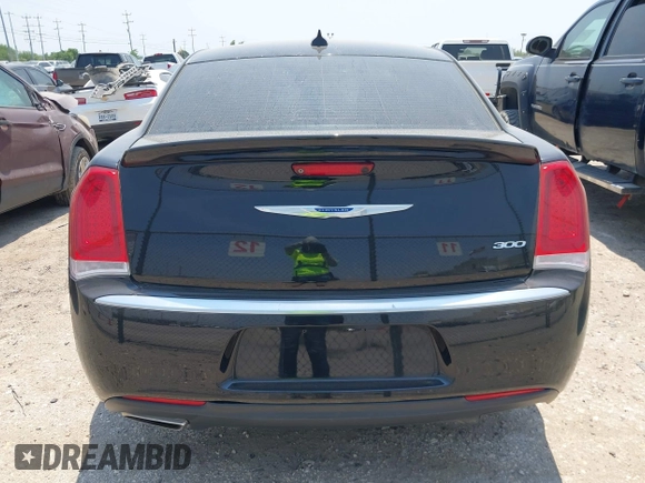 2018 Chrysler 300 Touring z VIN 2C3CCAAG7JH342245, wystawiony jako IAAI lot #42281016 z przebiegiem 87 416 mil mil oraz . Historia ofert i sprzedaży dostępna na DreamBid. Obrazek 16.