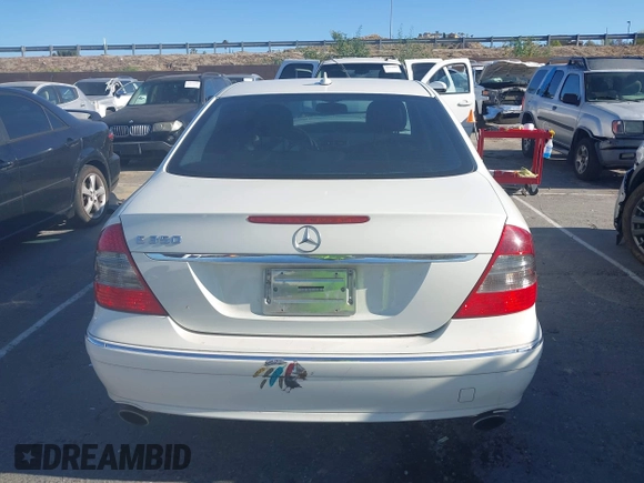 2008 Mercedes-Benz E 350 Luxury z VIN WDBUF56X18B359938, wystawiony jako IAAI lot #41999365 z przebiegiem 148 513 mil mil oraz . Historia ofert i sprzedaży dostępna na DreamBid. Obrazek 15.