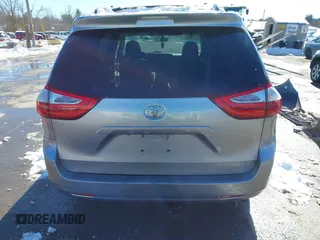 2017 Toyota Sienna LE Auto Access Seat with VIN 5TDKZ3DC1HS858686, listed as a IAAI auction lot 41632546 with 195,088 mi miles. Bid and sale history available at carsss.com. Image 17.