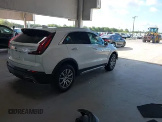 2019 Cadillac XT4 FWD Premium Luxury z VIN 1GYFZCR49KF142039, wystawiony jako IAAI lot #42259448 z przebiegiem 47 620 mil mil oraz . Historia ofert i sprzedaży dostępna na DreamBid. Obrazek 4.