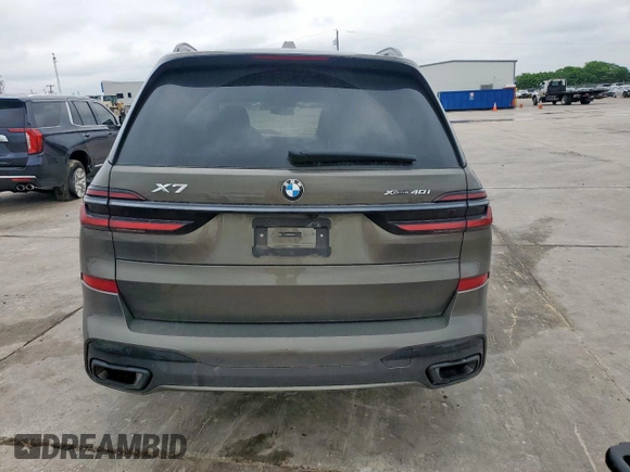 2024 BMW X7 xDrive40i z VIN 5UX23EM03R9U96572, wystawiony jako Copart lot #54822015 z przebiegiem Nie podano mil oraz Szkody całkowita. Historia ofert i sprzedaży dostępna na DreamBid. Obrazek 6.