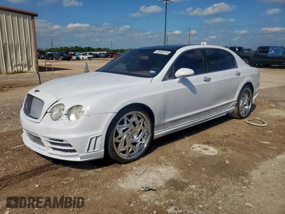 2007 Bentley Flying Spur z VIN SCBBR93W37C050048, wystawiony jako Copart lot #59043815 z przebiegiem 62 006 mil mil oraz Czysty tytuł • Clean title. Historia ofert i sprzedaży dostępna na DreamBid. Obrazek 1.
