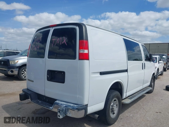 2018 Chevrolet Express Cargo Van with VIN 1GCWGAFG8J1906084, listed as a IAAI auction lot 41814922 with 162,977 mi miles. Bid and sale history available at carsss.com. Image 4.