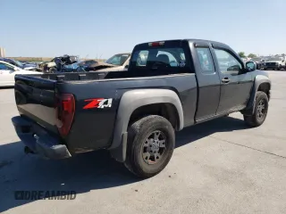 2005 Chevrolet Colorado LS Z71 z VIN 1GCDT196158230094, wystawiony jako Copart lot #51837655 z przebiegiem 149 006 mil mil oraz Szkoda całkowita • Salvage title. Historia ofert i sprzedaży dostępna na DreamBid. Obrazek 3.