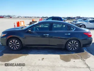 2017 Nissan Altima SR z VIN 1N4AL3AP4HC205670, wystawiony jako IAAI lot #41613157 z przebiegiem 153 600 mil mil oraz . Historia ofert i sprzedaży dostępna na DreamBid. Obrazek 14.