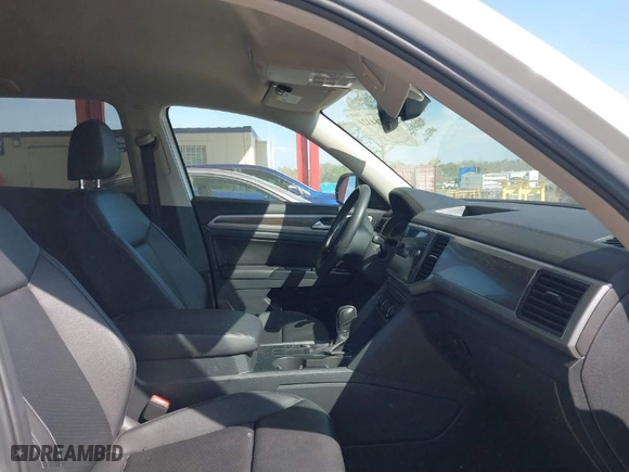 2019 Volkswagen Atlas 3.6L V6 SE w/Technology with VIN 1V2WR2CA4KC548972, listed as a IAAI auction lot 38864324 with 1 mi miles. Bid and sale history available at carsss.com. Image 5.