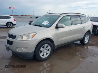 2012 Chevrolet Traverse 1LT z VIN 1GNKRGED4CJ237745, wystawiony jako IAAI lot #42115655 z przebiegiem 245 514 mil mil oraz . Historia ofert i sprzedaży dostępna na DreamBid. Obrazek 2.