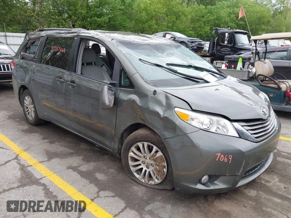 2011 Toyota Sienna XLE AAS z VIN 5TDYK3DC0BS062372, wystawiony jako IAAI lot #42257069 z przebiegiem 195 698 mil mil oraz . Historia ofert i sprzedaży dostępna na DreamBid. Obrazek 1.
