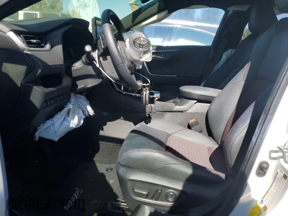 2023 Toyota RAV4 XSE z VIN JTMEB3FVXPD124056, wystawiony jako Copart lot #63228265 z przebiegiem 6 239 mil mil oraz Szkoda całkowita • Salvage title. Historia ofert i sprzedaży dostępna na DreamBid. Obrazek 7.