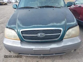 2005 Kia Sedona LX with VIN KNDUP132X56735119, listed as a IAAI auction lot 41798736 with 196,460 mi miles. Bid and sale history available at carsss.com. Image 6.