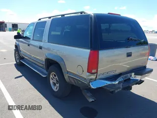 1999 GMC Suburban with VIN 3GKFK16R0XG511301, listed as a IAAI auction lot 41946753 with 231,650 mi miles and . Bid and sale history available at DreamBid. Image 3.