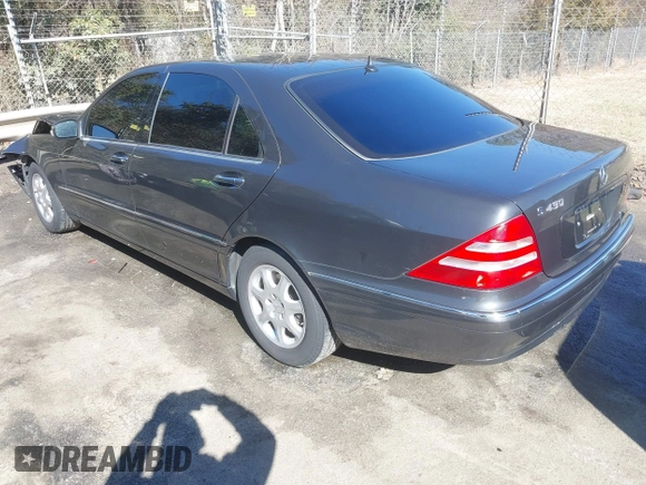 2002 Mercedes-Benz S-Class 4.3L with VIN WDBNG70J42A269648, listed as a IAAI auction lot 41634588 with 141,894 mi miles. Bid and sale history available at carsss.com. Image 3.