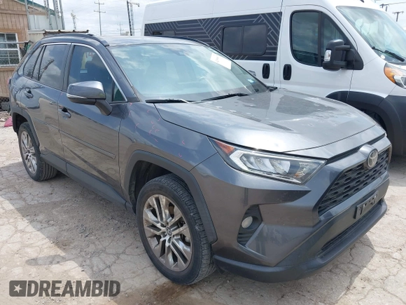 2021 Toyota RAV4 XLE Premium с VIN 2T3C1RFV9MC108170, выставлен на аукционе IAAI как лот 42099817 с пробегом 52 076 миль миль и . История ставок и продаж доступна на DreamBid. Изображение 1.