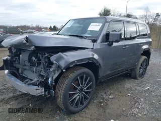 2024 Lexus GX 550 Luxury z VIN JTJVBCDXXR5020312, wystawiony jako IAAI lot #41125655 z przebiegiem 422 mil mil oraz . Historia ofert i sprzedaży dostępna na DreamBid. Obrazek 18.