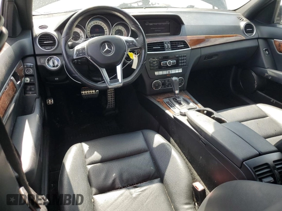 2013 Mercedes-Benz C 300 Sport z VIN WDDGF8AB1DR244937, wystawiony jako Copart lot #62313075 z przebiegiem 118 795 mil mil oraz Szkoda całkowita • Salvage title. Historia ofert i sprzedaży dostępna na DreamBid. Obrazek 8.