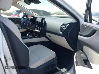 2025 Lexus NX 450h+ Luxury z VIN JTJHKCFZ0S2057811, wystawiony jako IAAI lot #42369138 z przebiegiem 1 962 mil mil oraz . Historia ofert i sprzedaży dostępna na DreamBid. Obrazek 5.