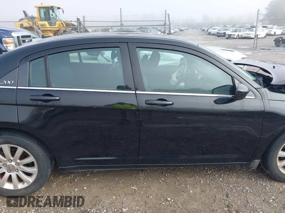 2014 Chrysler 200 Touring z VIN 1C3CCBBG1EN106224, wystawiony jako IAAI lot #41866087 z przebiegiem 141 635 mil mil oraz . Historia ofert i sprzedaży dostępna na DreamBid. Obrazek 14.