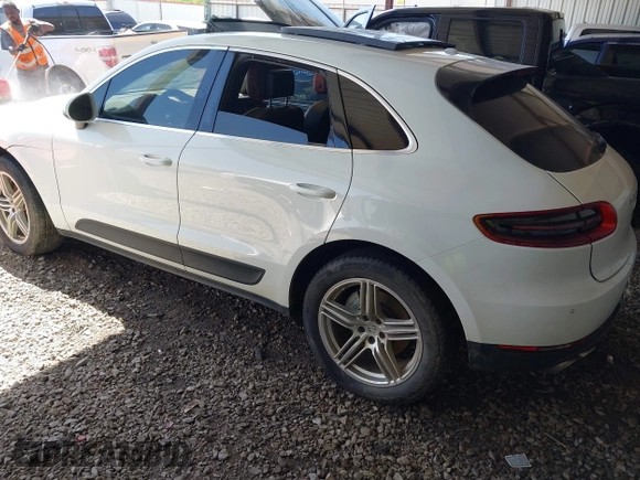 2015 Porsche Macan S with VIN WP1AB2A50FLB64939, listed as a IAAI auction lot 42260919 with 11 mi miles and . Bid and sale history available at DreamBid. Image 3.