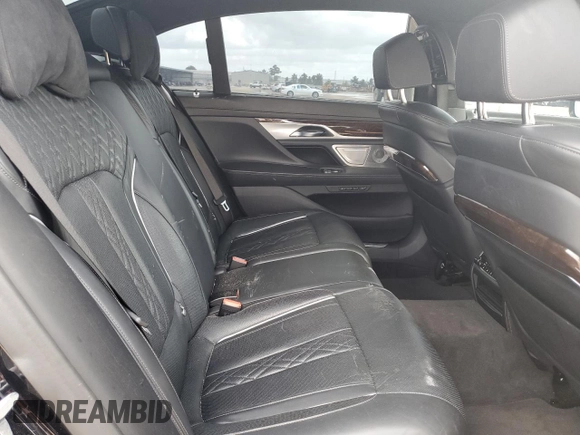 2019 BMW 7 Series M760i xDrive with VIN WBA7H6C58KG615081, listed as a Copart auction lot 59361704 with 92,769 mi miles and Salvage Title. Bid and sale history available at carsss.com. Image 10.
