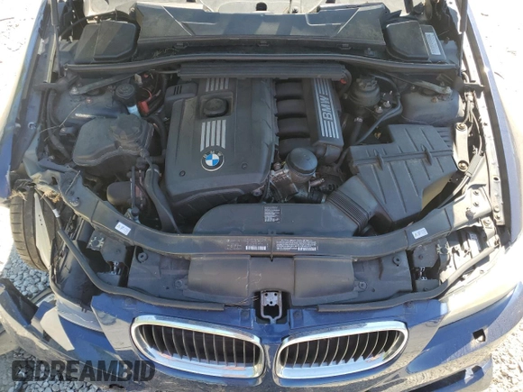 2011 BMW 3 Series 328i xDrive z VIN WBAPK5C52BF122207, wystawiony jako Copart lot #55922795 z przebiegiem 68 906 mil mil oraz Szkoda całkowita • Salvage title. Historia ofert i sprzedaży dostępna na DreamBid. Obrazek 11.