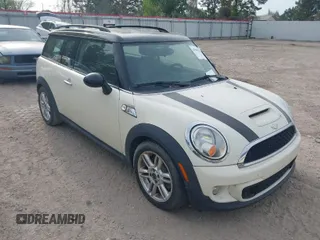 2012 MINI Clubman S z VIN WMWZG3C56CTY38335, wystawiony jako IAAI lot #41904328 z przebiegiem 46 003 mil mil oraz . Historia ofert i sprzedaży dostępna na DreamBid. Obrazek 1.