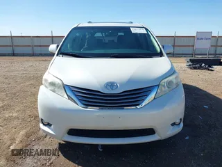 2017 Toyota Sienna XLE Auto Access Seat with VIN 5TDYZ3DC2HS806686, listed as a IAAI auction lot 41877474 with 72,011 mi miles. Bid and sale history available at carsss.com. Image 13.
